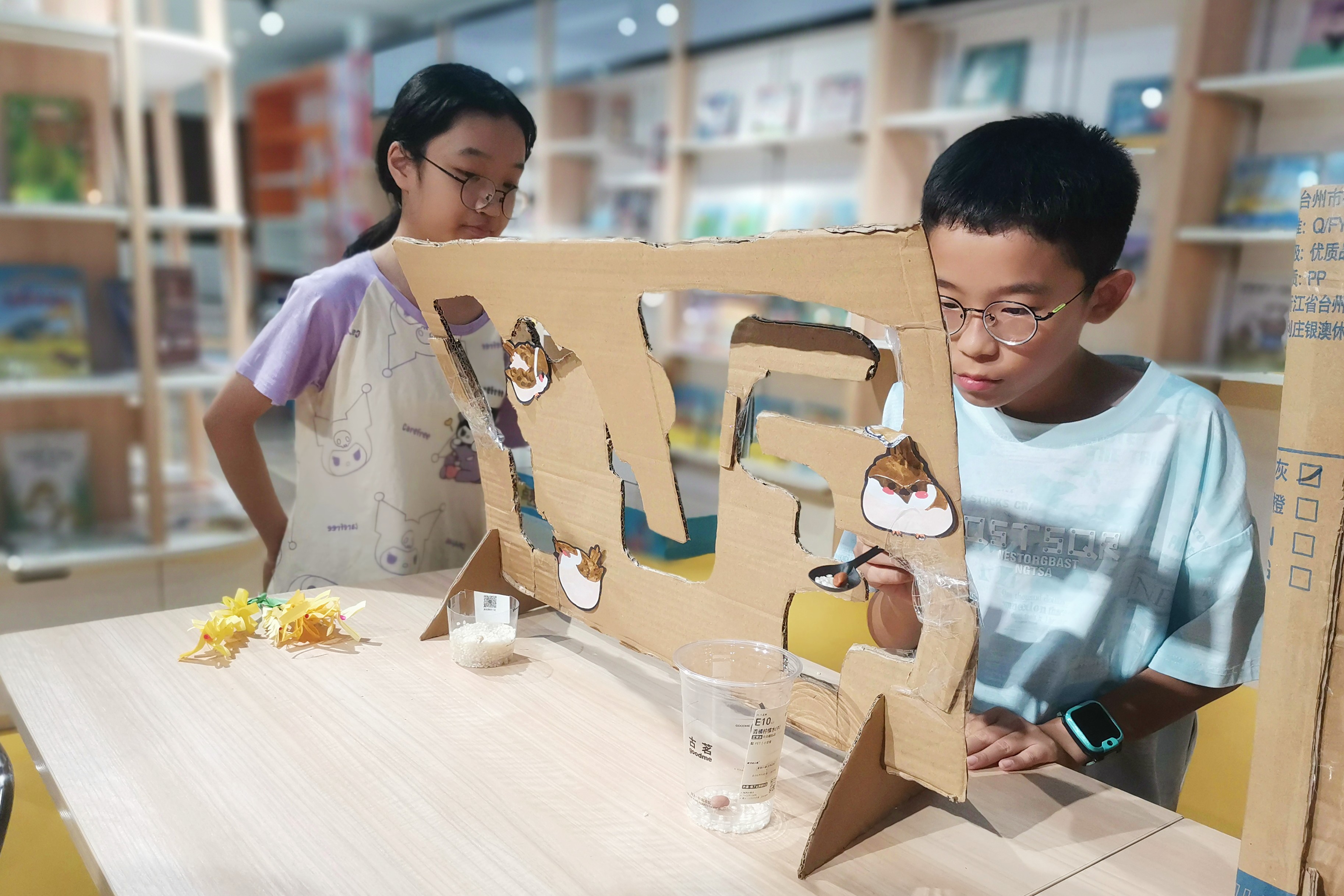闽清分公司借助“撒播种子、插秧苗、运粮食”等趣味游戏，让孩子体验农耕艰辛.jpg